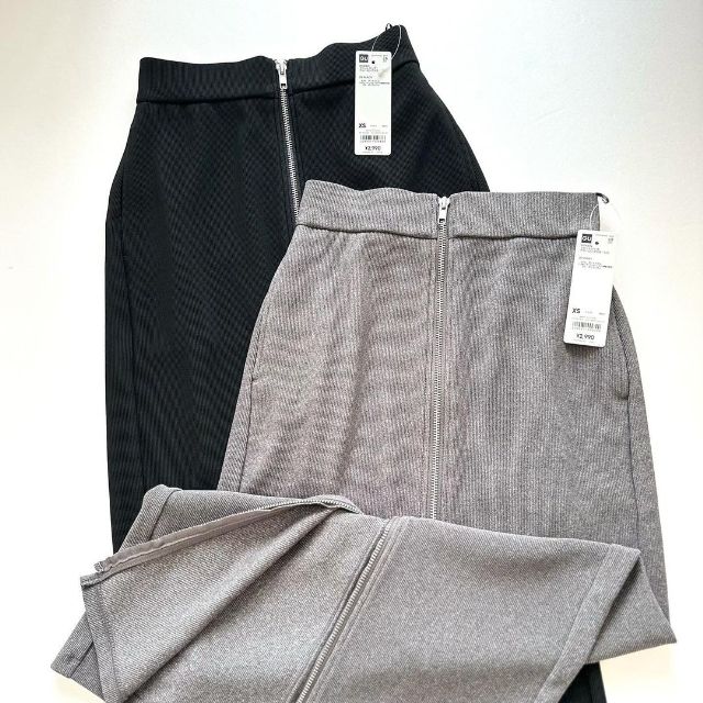 黒とグレーのフロントジップナローロングスカート