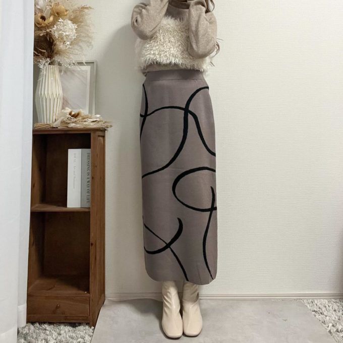 ボアビスチェ×しまむらのブラウンの「ライン柄JQナロースカート」