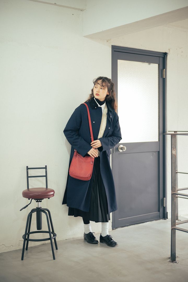 シャツの中に黒のタートルネックニットをIN。上級者な冬の重ね着スタイル【FUDGE FRIEND おしゃれさんの毎日コーディネート vol.317｜うさみ】