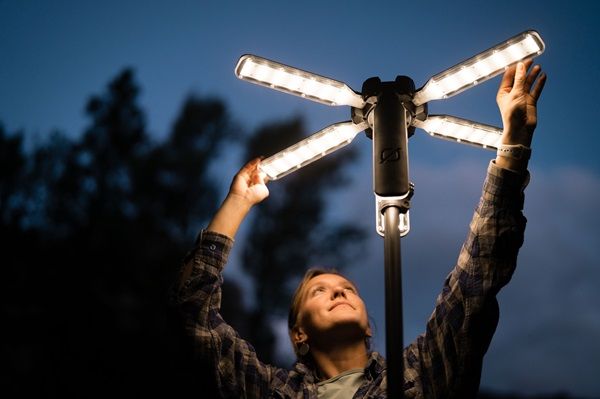 “90m”の超広範囲を照らせるライトが登場！雨風にも耐えうる機能性が最強すぎる…！