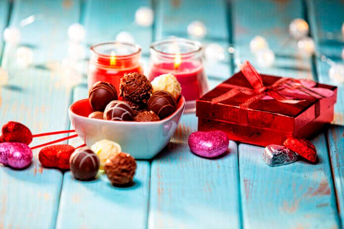 男性が「正直嬉しい」と感じるバレンタインチョコの渡し方4選
