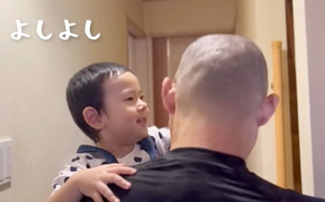 今日はパパが丸刈りに大変身！