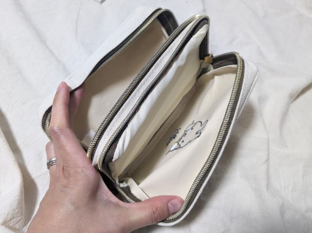 中を開いたところ