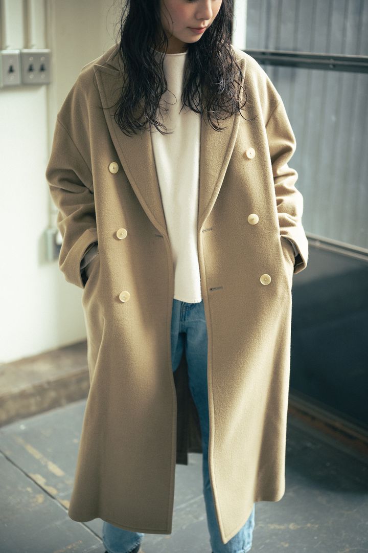 《オーラリー》のコート×デニム。これぞ冬の上品カジュアル【FUDGE FRIEND おしゃれさんの毎日コーディネート vol.318｜田中真里奈】