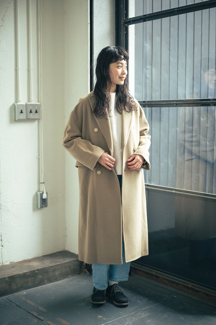 《オーラリー》のコート×デニム。これぞ冬の上品カジュアル【FUDGE FRIEND おしゃれさんの毎日コーディネート vol.318｜田中真里奈】