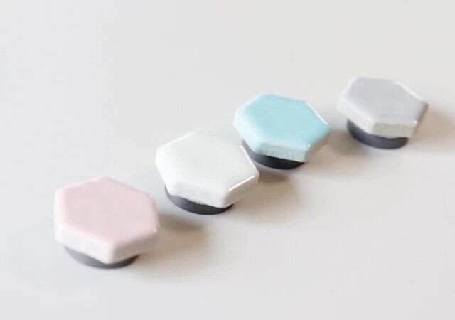 100均ダイソーのおしゃれなマグネットタイル