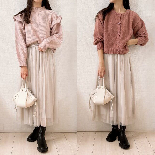 GUのチュールロングスカートに薄いピンクのニットと濃い目のピンクニットコーデ