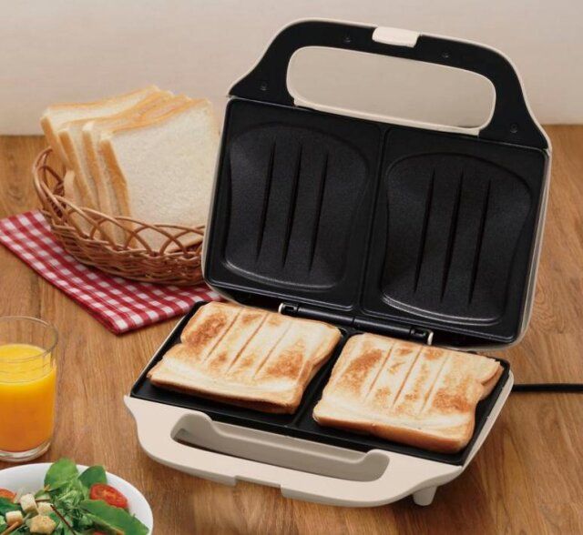 ニトリ デコホームのモカカラーのワイドホットサンドメーカー