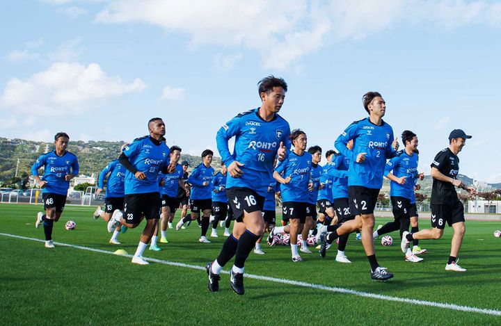 『ガンバ大阪×hummel』が2024新作チームウェアを発表！「選手着用アイテム」を手に入れるチャンス到来