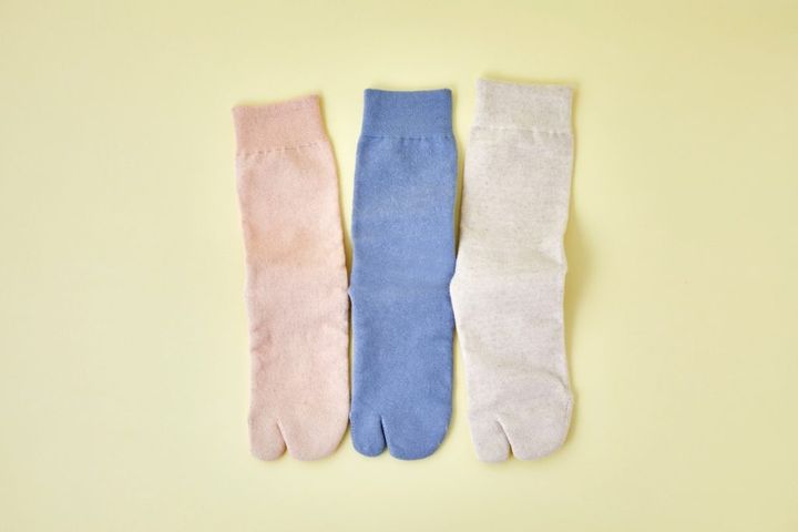 〈アップサイクルリノベーシック〉の足袋ソックス