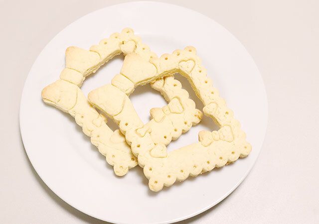 セリアのデコクッキー型 推しフォトフレームの完成例