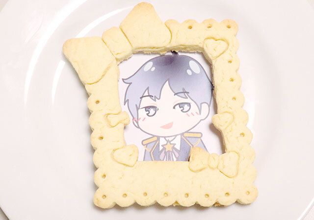 セリアのデコクッキー型 推しフォトフレームの焼き上がり