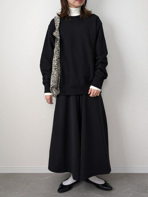 スウェットとスカートのコーデ