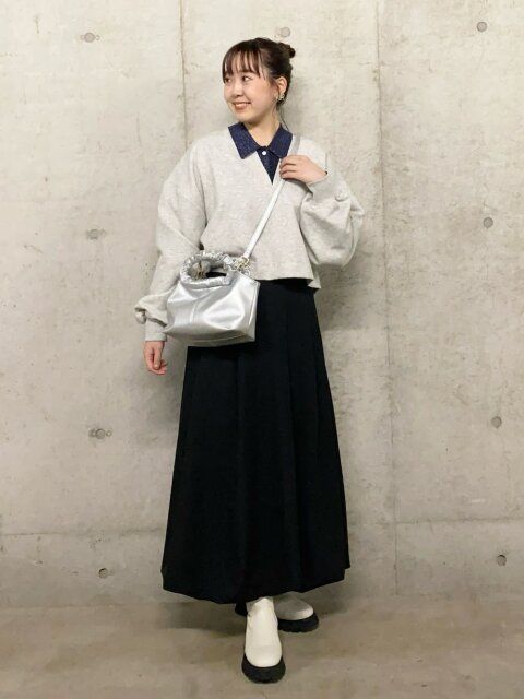 スウェットとスカートのコーデ