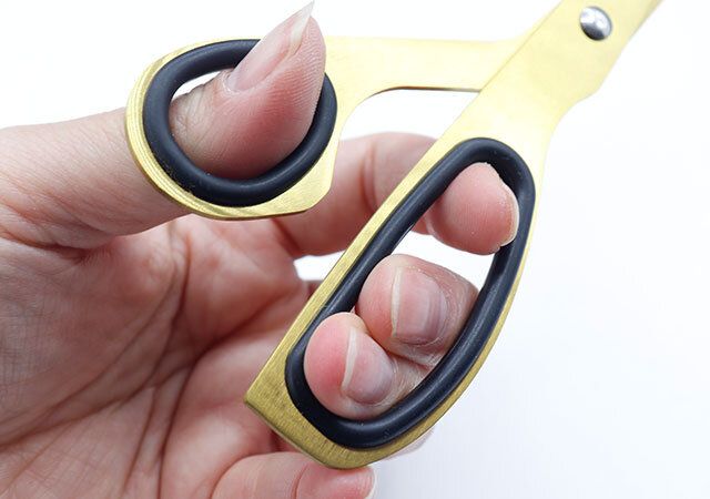 ダイソーのチタンコーティングハサミ（20cm）