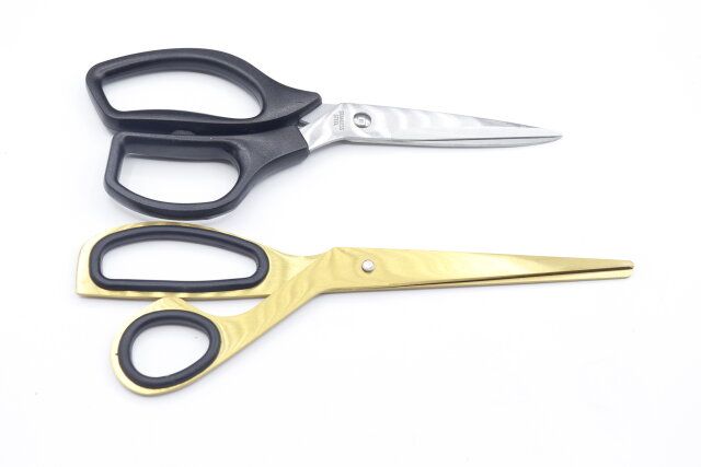 ダイソーのチタンコーティングハサミ（20cm）