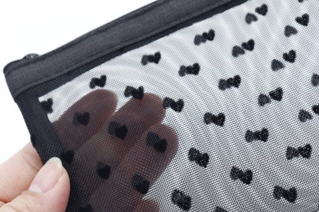 セリアのポーチ フラット シアーハートのデザイン