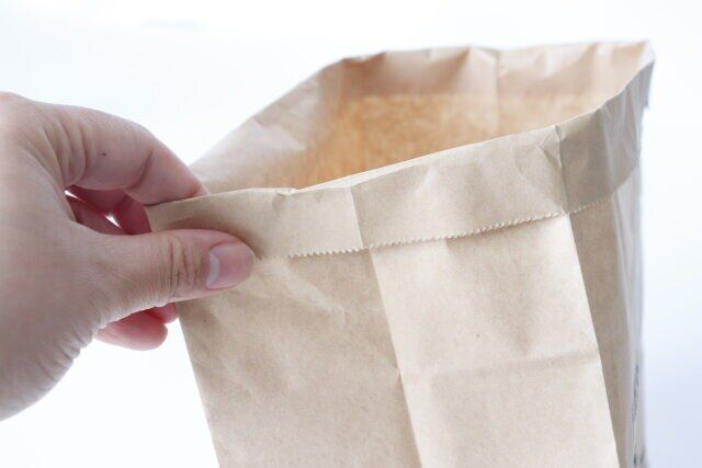 セリアの食品用 ガゼットバッグ L 5Pを折り曲げて高さ調整