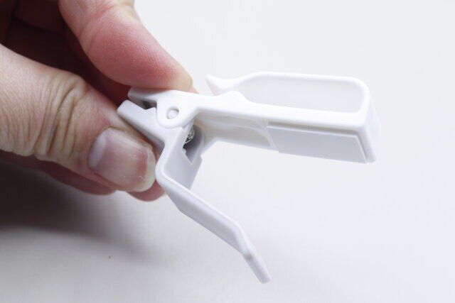 セリアのクリップ式コードフックのクリップ部分