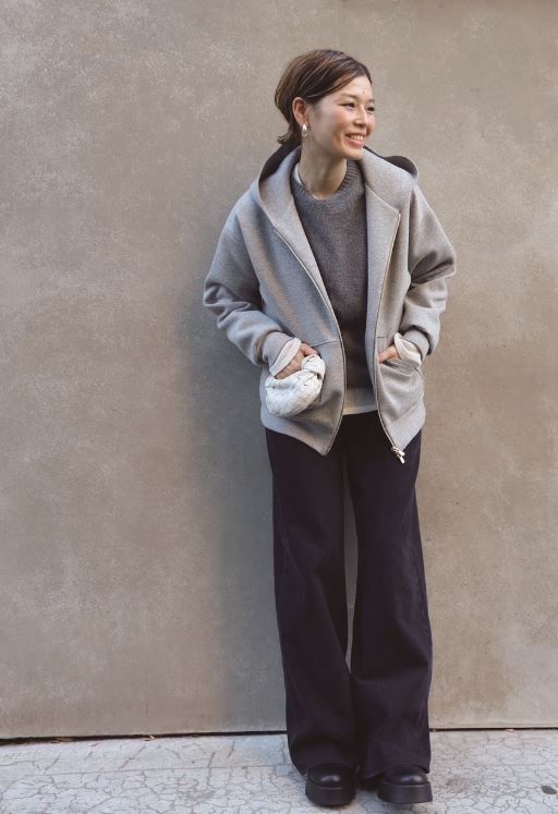 ボッテガ・ヴェネタのバッグ ドゥーズィエムクラスのジャケット 岩渕紘子さんスナップ
