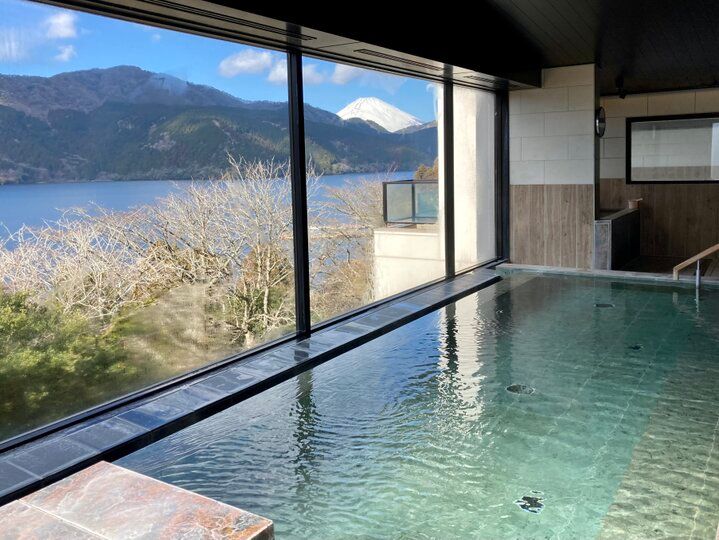 芦ノ湖と富士山を眺めてリフレッシュ♪ 箱根の絶景日帰り温泉「龍宮殿本館」で何もしない贅沢なひとときを