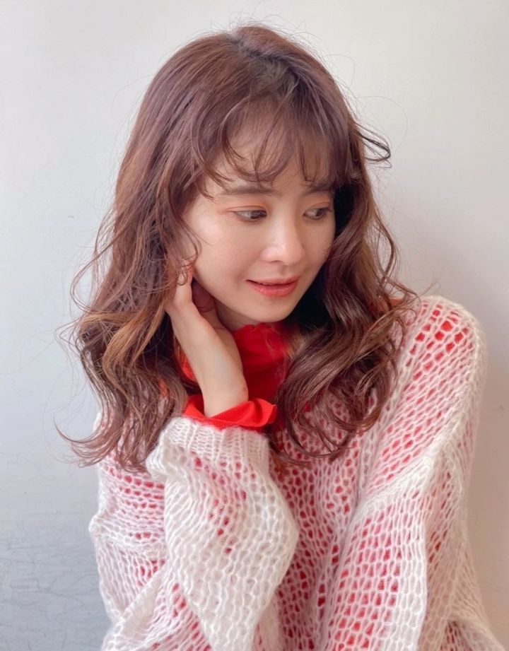 ミディアム ヘア 髪型 ヘアスタイル 前髪あり ヘアカラー グレーベージュ