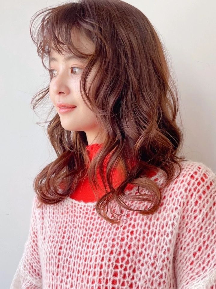 ミディアム ヘア 髪型 ヘアスタイル 前髪あり ヘアカラー グレーベージュ