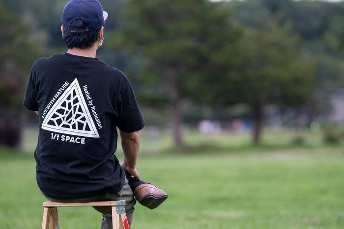 1/f space ブランドロゴTシャツ