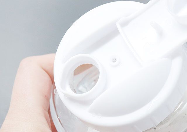 セリアのPETウォーターボトル1.5L 冷水・冷茶専用の注ぎ口にはくちばしがついている