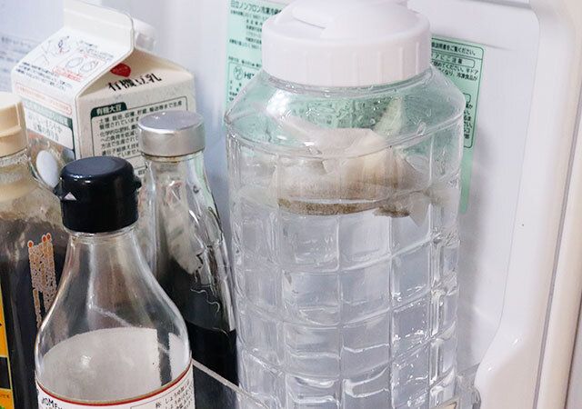 セリアのPETウォーターボトル1.5L 冷水・冷茶専用はドアポケットに入る