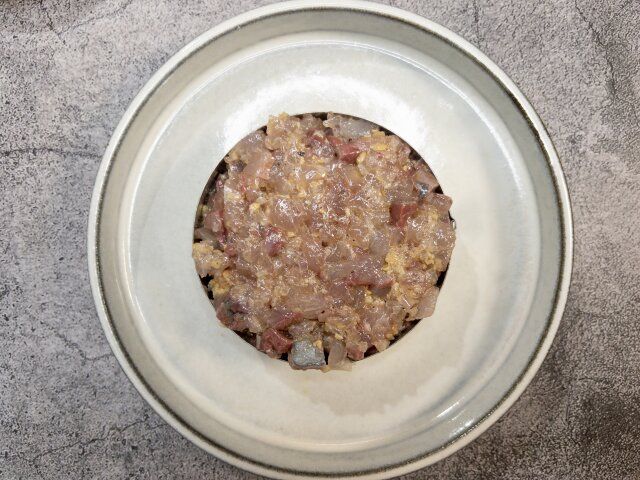 旬の魚のタルタル レシピ タルタルをセルクルに詰める