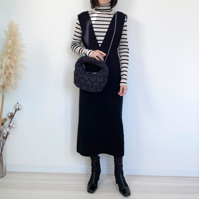 ニットジャンパードレス×GUのブラックの「シアーブーツ」
