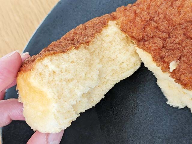 ファミリーマートの新商品「台湾カステラ」断面