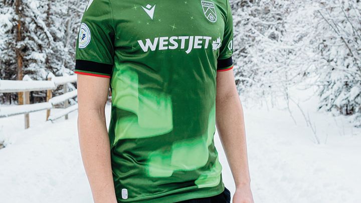 大自然の神秘オーロラ！カナダ1部に「ノーザンライツ」を描くユニフォームが登場 背中には“あの星座”も