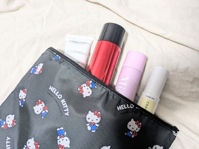 増刊号ポーチ中にコスメを入れたところ