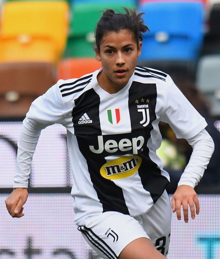 バレンタインデーに思い出す「甘い胸ロゴ」を付けた5つのユニフォーム