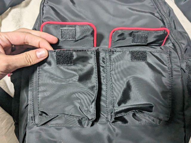 フロントポケット