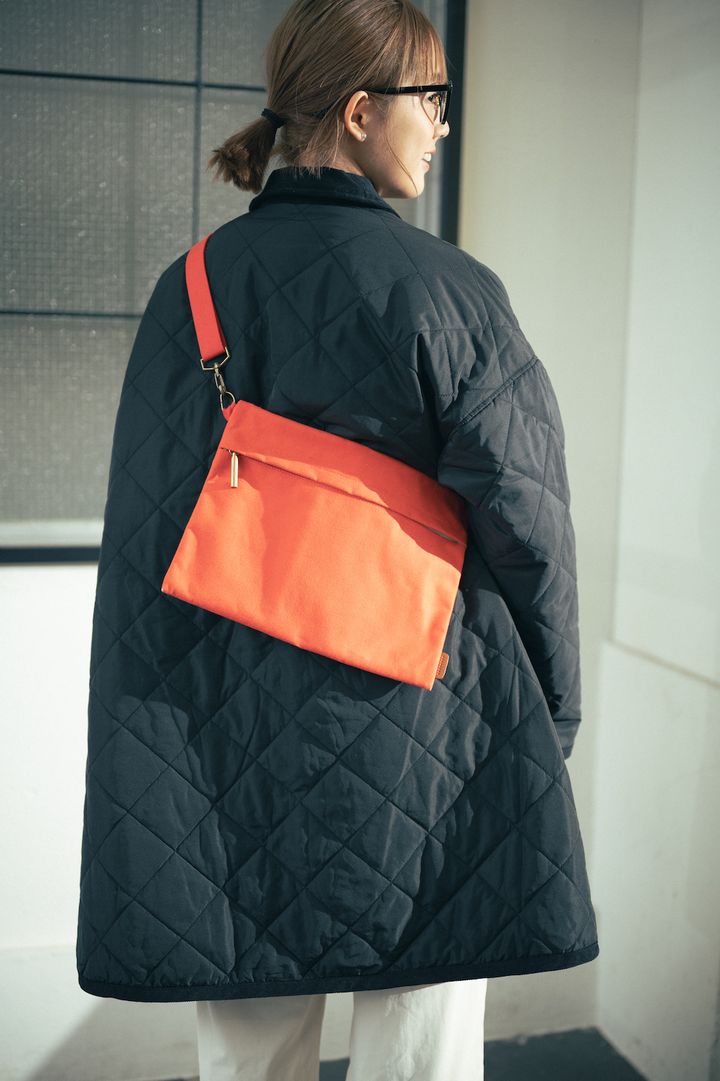 白の配分を多めに！冬のモノトーンを軽やかに見せる【FUDGE FRIEND おしゃれさんの毎日コーディネート vol.320｜鈴木楽々】