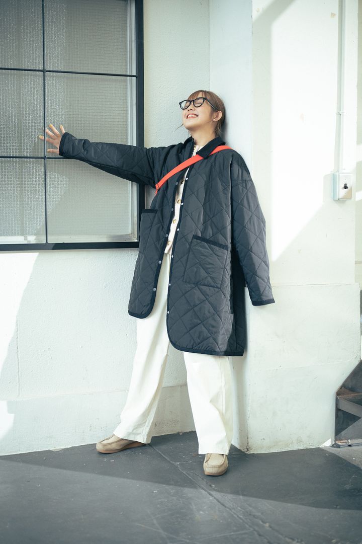 白の配分を多めに！冬のモノトーンを軽やかに見せる【FUDGE FRIEND おしゃれさんの毎日コーディネート vol.320｜鈴木楽々】