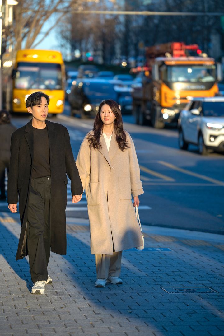 ナチュラルカラーの全身コーデでやさしさに包まれて【番外編：韓国】