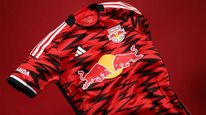 ニューヨーク・レッドブルズが2024新ユニフォームを発表！「レガシー」をテーマにおなじみ“Red Bull”をデザイン