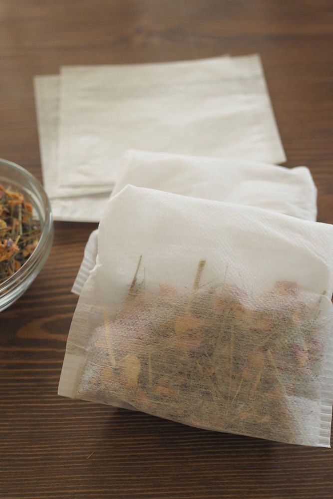 不織布の袋に詰めます