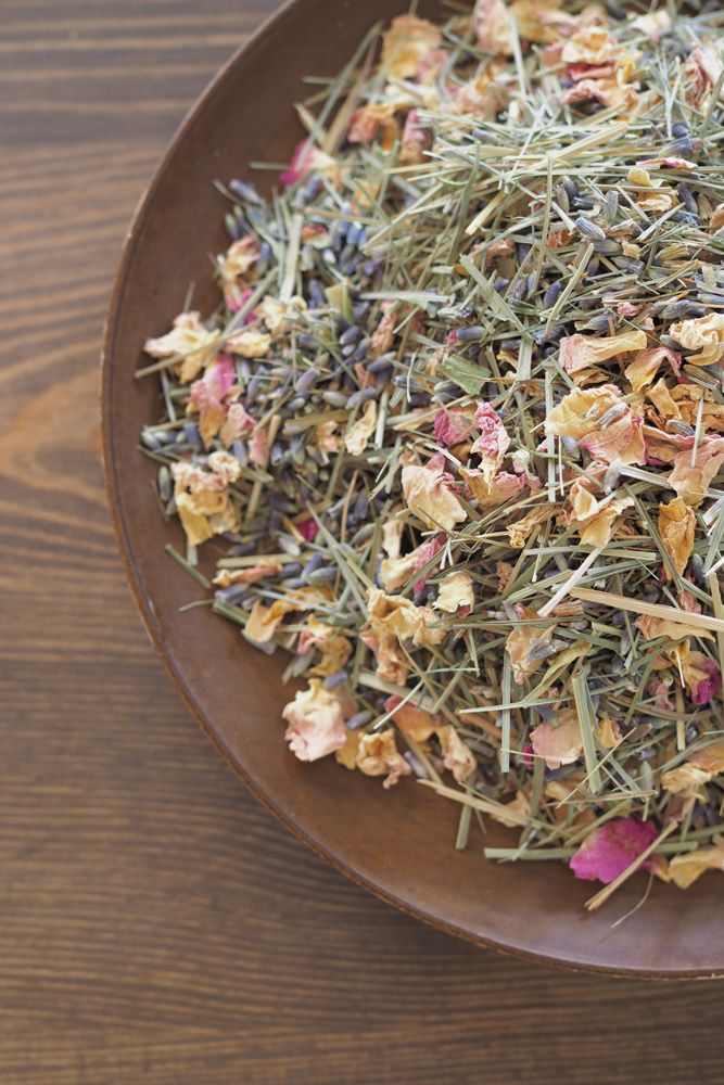 サシェの香りの元は、乾燥させたドライハーブ。