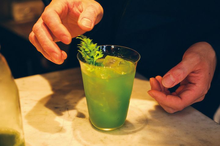 〈Bar Straw〉ドリンク作りの様子