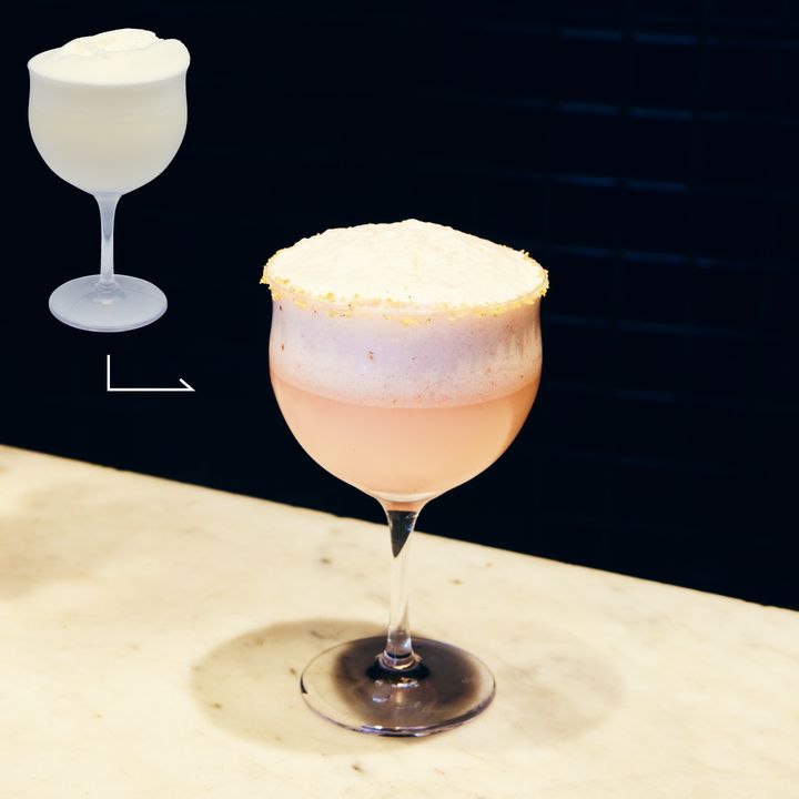 〈Bar Straw〉のラモスストロベリーチーズケーキ