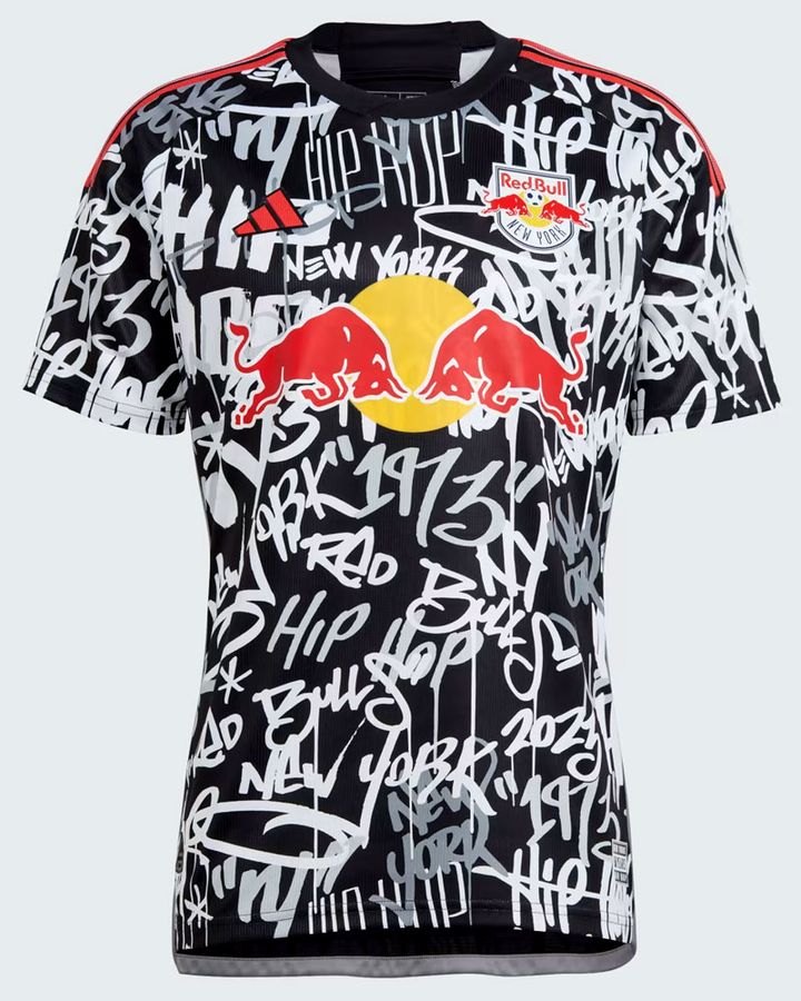 ついにJリーグ参入？最高にかっこいい「レッドブル」ユニフォーム5選