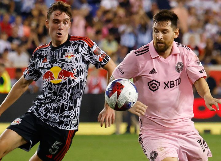 ついにJリーグ参入？最高にかっこいい「レッドブル」ユニフォーム5選