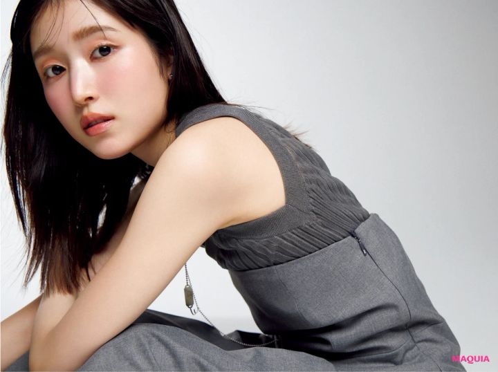 俳優・福本莉子さんの脱グラデシャドウな春メイク。質感コントラストでゆるく柔らかな表情に_3