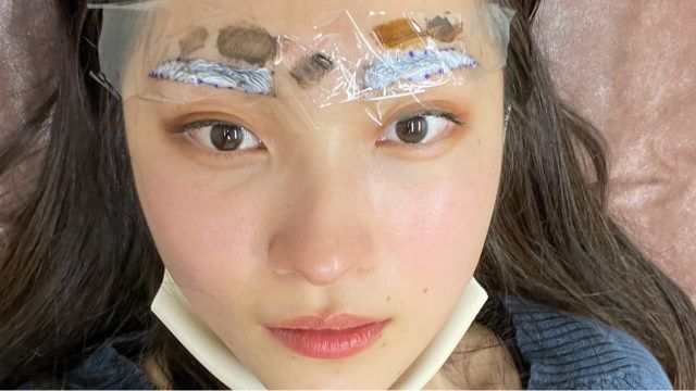 麻酔中のアートメイク施術画像