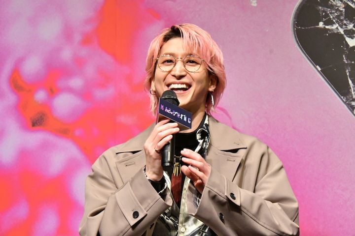 佐久間大介、バレンタインの思い出は「学校でチョコを15個くらいもらった」甘々なカップルの恋の悩みにも回答！